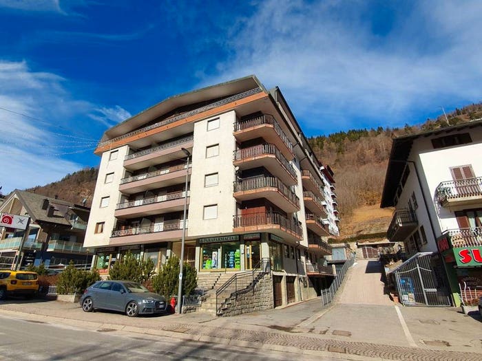 Appartamento quadrilocale in vendita in Strada Statale del Passo di Aprica, Aprica