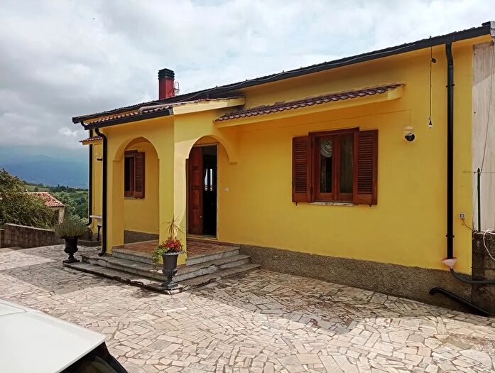Casa con 8 locali in vendita in Via Serra di Lipari, Montalto Uffugo
