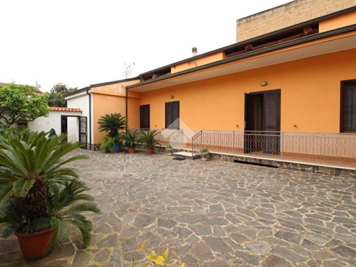 Casa quadrilocale in vendita in Via Armando Diaz, Casapulla