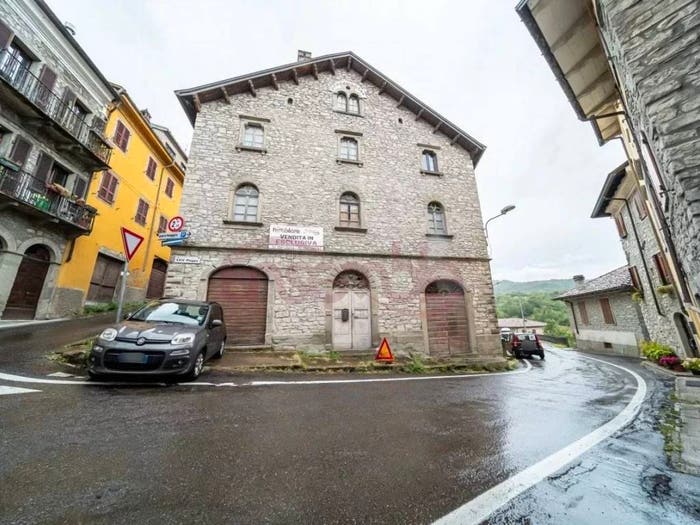 Appartamento bilocale in vendita in Via maggio, Centro, Corniglio