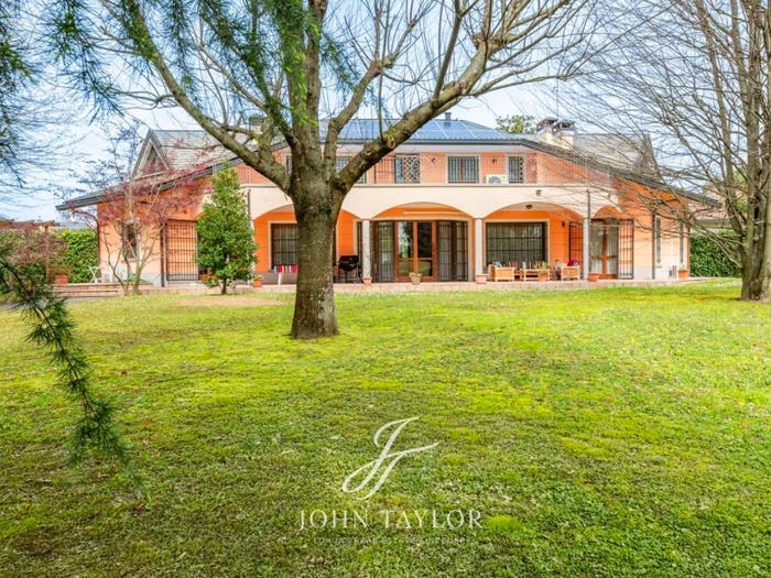 Casa con 6 locali in vendita in Via del Golf, Centro, Carimate