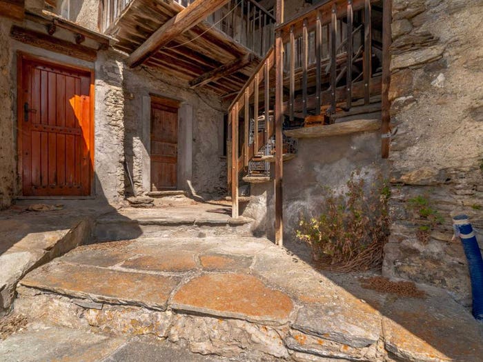 Casa con 6 locali in vendita in Frazione Borgo, Borgo, Crissolo