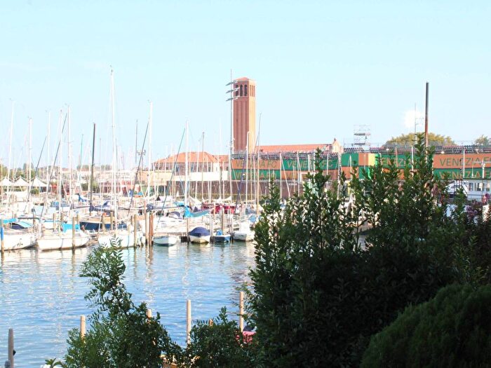 Appartamento trilocale in vendita in Viale Maggio, Sant'Elena, Venezia