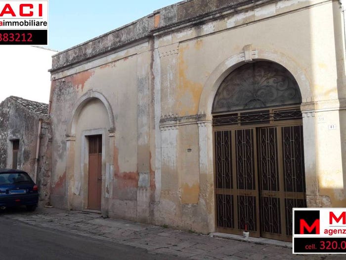 Casa con 6 locali in vendita in Via Roma, Martignano