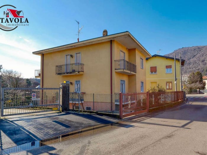 Appartamento trilocale in vendita in Via Lagozza, Centro, Arcisate