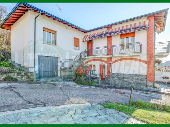 Casa con 5 locali in vendita in Contrada Vira, Cocquio, CocquioTrevisago
