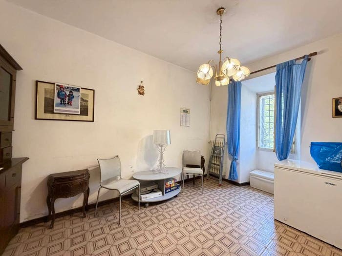 Casa con 6 locali in vendita in Marliana