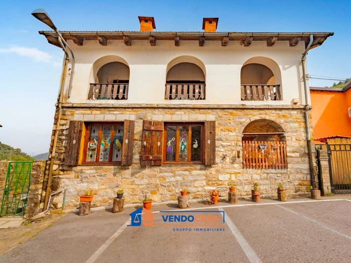 Casa con 6 locali in vendita in Via Giuseppe Mazzini, Lavina, Rezzo