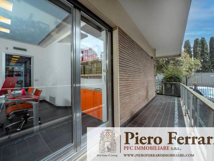 Appartamento con 5 locali in vendita in Via Orazio, Posillipo, Napoli