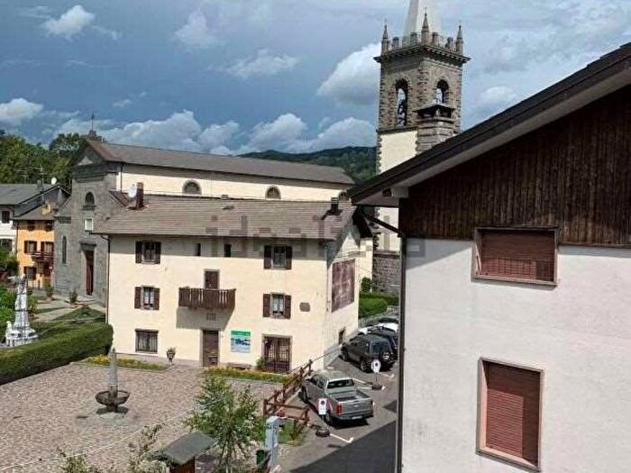 Appartamento trilocale in vendita in VIA RADICI, Pievepelago