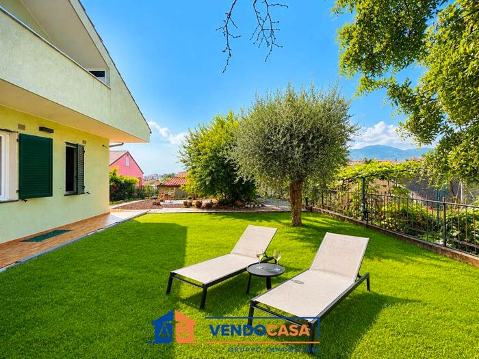 Appartamento trilocale in vendita in Via Bulasce, Centro, Loano