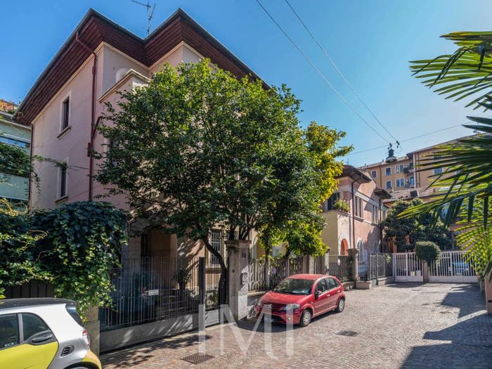 Casa con 6 locali in vendita in Via Attilio De Luigi, Plebisciti Susa, Milano