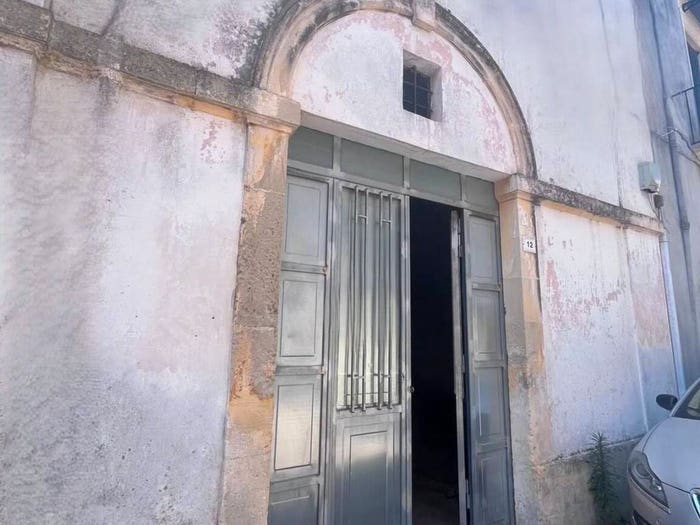 Casa con 6 locali in vendita in Via Giacomo Matteotti No Number, Aradeo