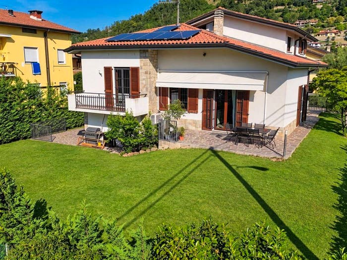 Casa con 6 locali in vendita in Via Fedele Confalonieri, Villongo