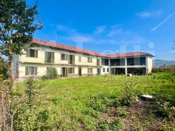 Casa con 6 locali in vendita in Frazione Vergne, Vergne, Barolo