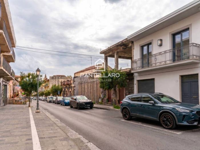Appartamento quadrilocale in vendita in Via Vittorio Emanuele III, Centro, Belpasso