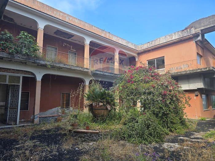 Casa con 6 locali in vendita in Via Regina del CieloPiazza Padre Pio, Fiumefreddo di Sicilia