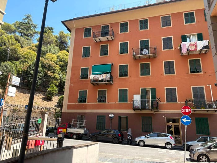 Appartamento trilocale in vendita in Via Donghi, San Martino, Genova