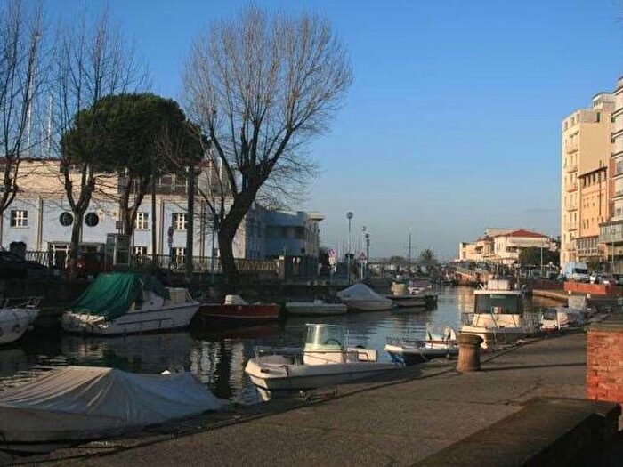 Casa con 9 locali in vendita in Via Garibaldi, Viareggio