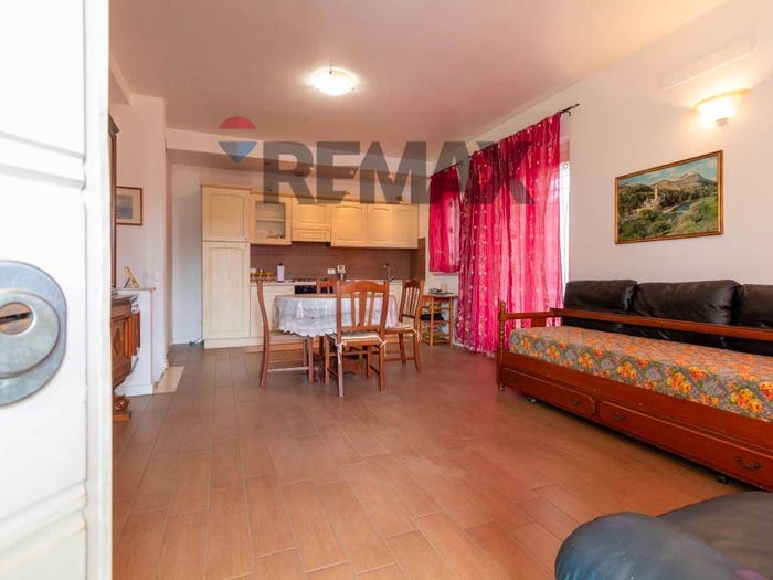 Appartamento trilocale in vendita in Via Bronte, Borghesiana, Roma