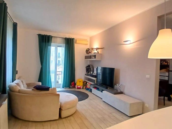 Appartamento con 6 locali in vendita in Via Salvino Salvini, Calzabigi, Livorno