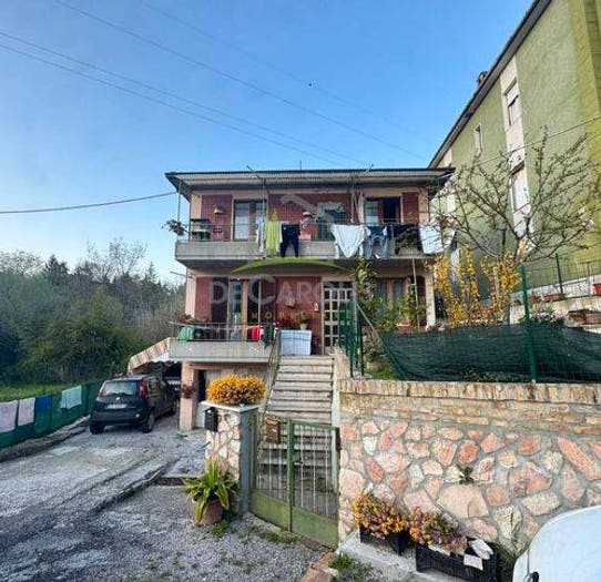 Casa con 6 locali in vendita in Via Valle Fiorana, Ascoli Piceno