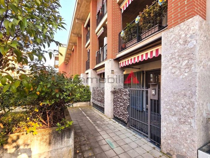 Appartamento quadrilocale in vendita in via Gramsci, Centro, Pioltello