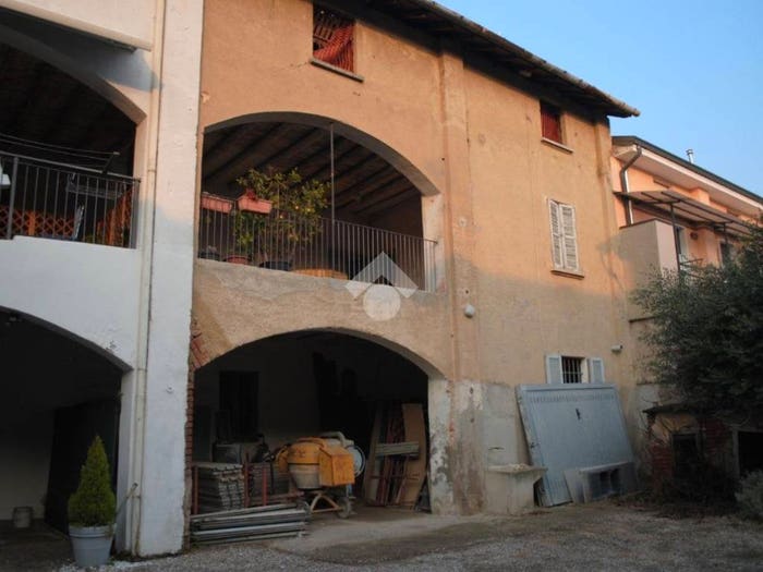 Casa con 6 locali in vendita in Via Goffredo da Bussero, Rovello Porro