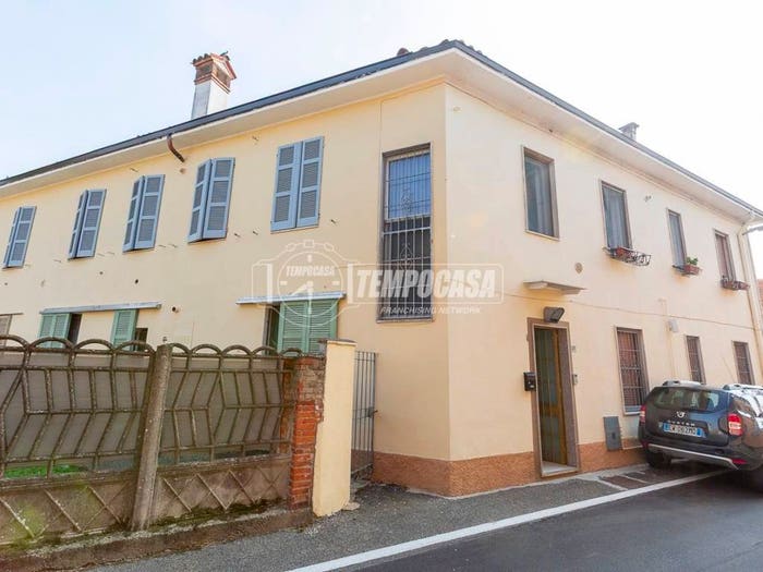Casa con 6 locali in vendita in Via Trento e Trieste, Centro, Crespiatica