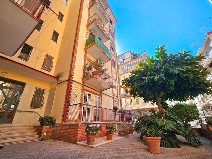 Appartamento trilocale in vendita in Via Traversa Eurialo, Bagnoli, Napoli