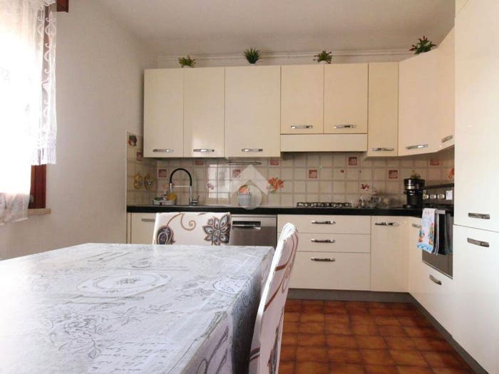Appartamento con 5 locali in vendita in Via F Magellano, Centro, Arzignano
