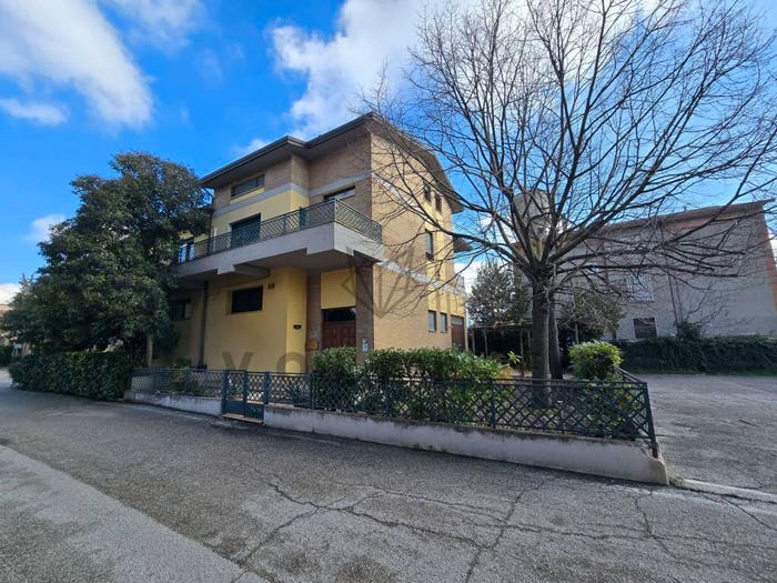 Appartamento quadrilocale in vendita in Via San Michele Arcangelo, Bastia, Bastia Umbra