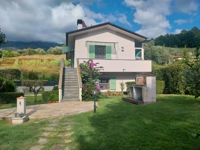 Casa con 6 locali in vendita in Camaiore Paese, Camaiore