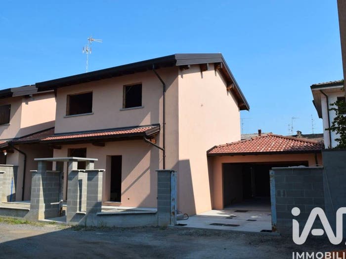 Casa con 6 locali in vendita in Via Bellini, Gravellona, Gravellona Lomellina