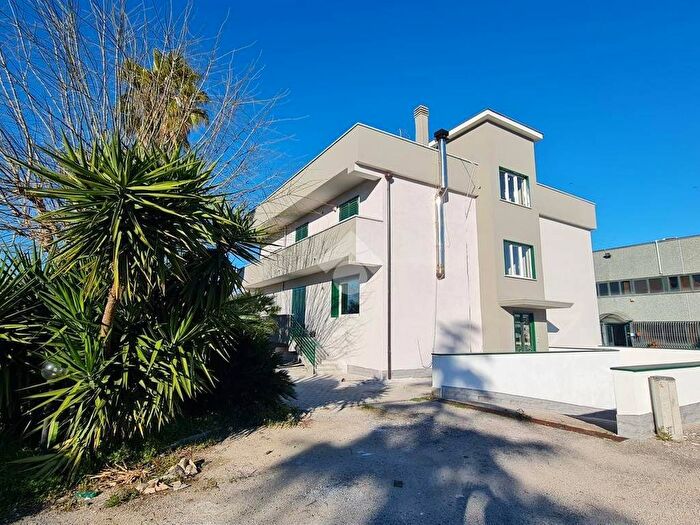 Appartamento quadrilocale in vendita in Via Salvo D'Acquisto, Casapulla