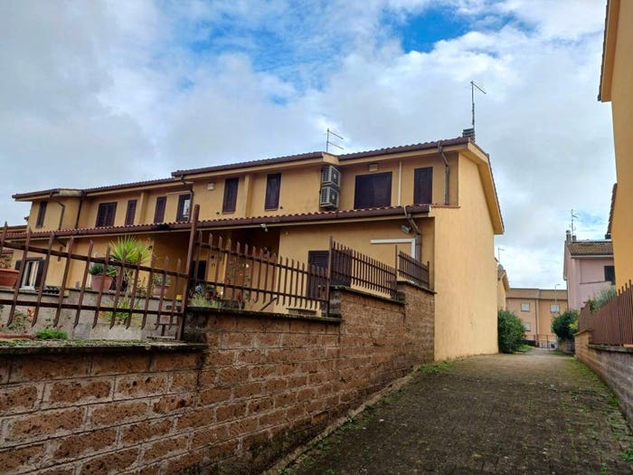 Casa quadrilocale in vendita in Via pietro giannelli, Centro, Nepi