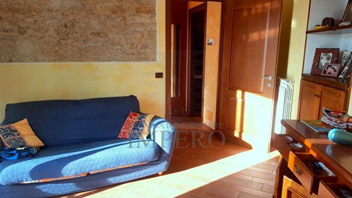 Appartamento trilocale in vendita in Via Gramsci, Perinaldo