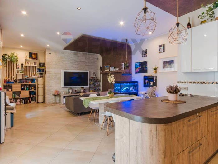 Casa con 6 locali in vendita in via vincenzo bellini, Centro, Aci Catena