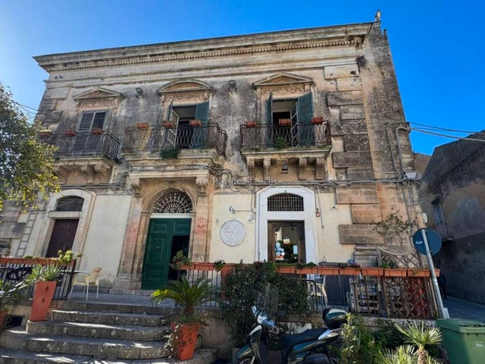 Casa con 6 locali in vendita in Piazza San Giovanni, Modica Alta, Modica