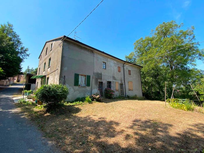 Casa quadrilocale in vendita in Gusano, Gropparello