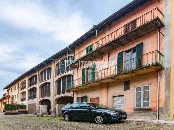 Appartamento con 6 locali in vendita in Via trieste, Fenegrò