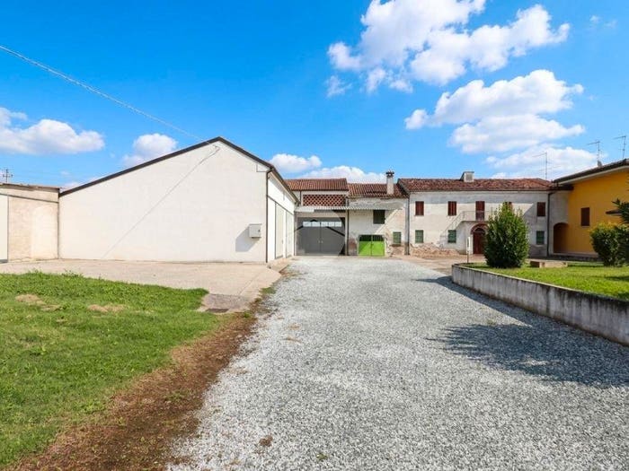 Casa con 6 locali in vendita in VIA CAMPOLUNGO, Castelbelforte