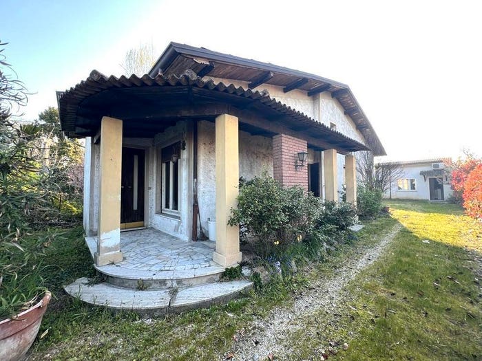 Appartamento con 6 locali in vendita in Centro, Roncoferraro