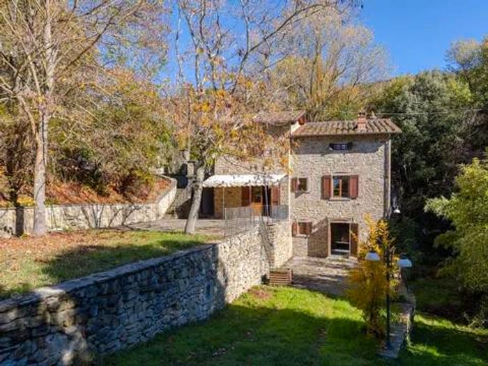 Casa con 6 locali in vendita in Via Santa Maria Nuova, Cortona
