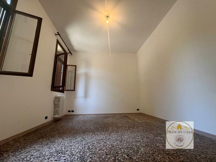 Appartamento trilocale in vendita in Via Giuseppe Garibaldi, Centro Storico, Este