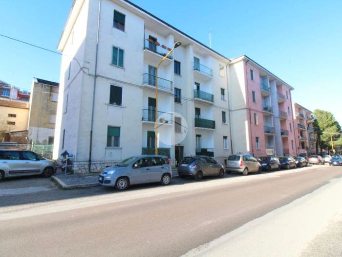Appartamento trilocale in vendita in Via Vincenzo Tiberio, Semicentro, Campobasso