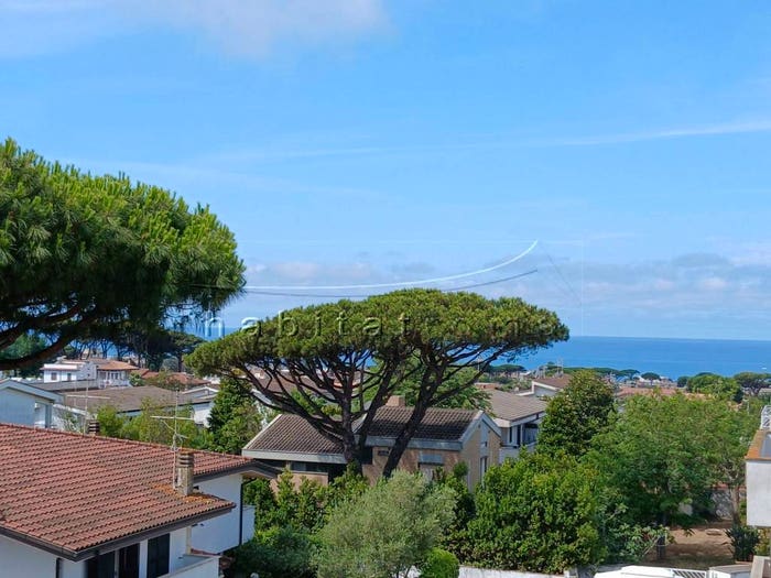 Casa con 6 locali in vendita in Via dei Platani, Villa Claudia, Anzio