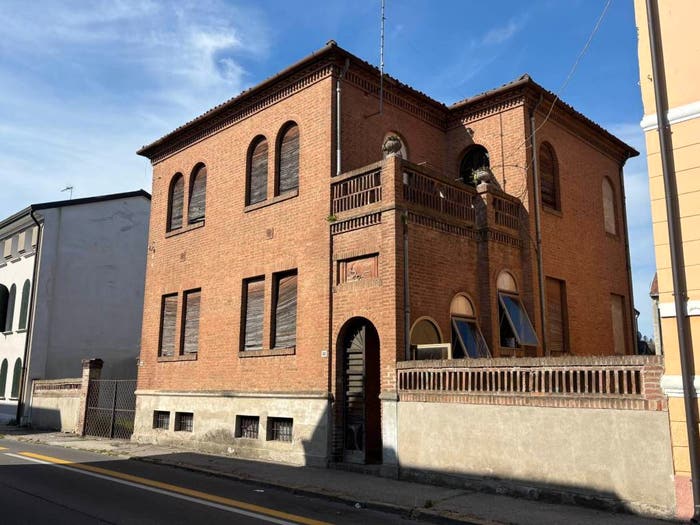 Casa con 6 locali in vendita in Centro, Badia Polesine