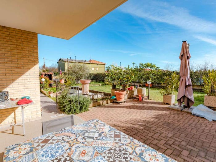 Appartamento quadrilocale in vendita in Via Stradivari, Villaggio Del Sole, Limbiate