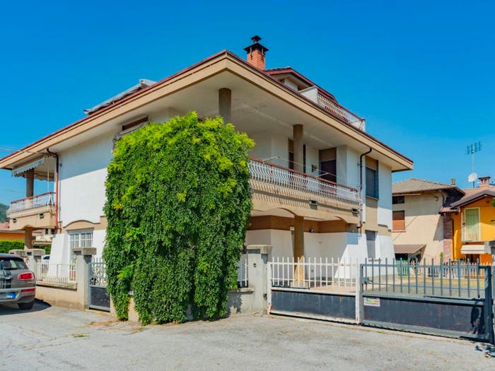 Casa quadrilocale in vendita in Via Borgo San Dalmazzo, Centro, Cervasca